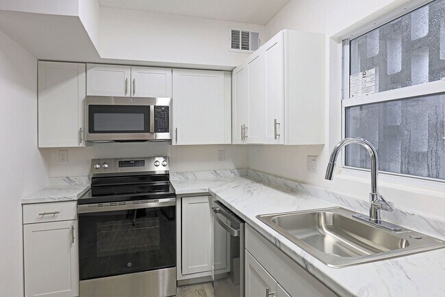 Building Photo - Ben Mar 2590-105