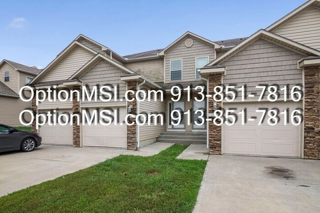 Building Photo - Townhome available in Piper schools