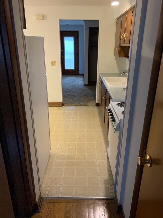 Building Photo - 3489 Nandale Dr