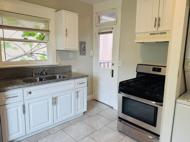 Building Photo - 307