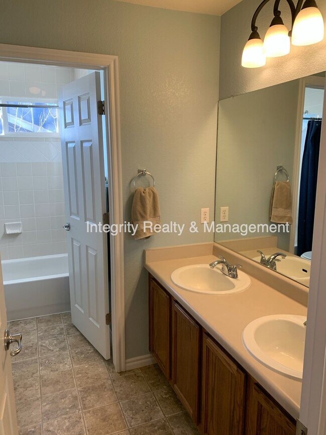 Building Photo - 3025 Redhaven Way