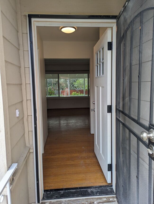 Building Photo - 2 Bed/1 Bath in Lemon Grove