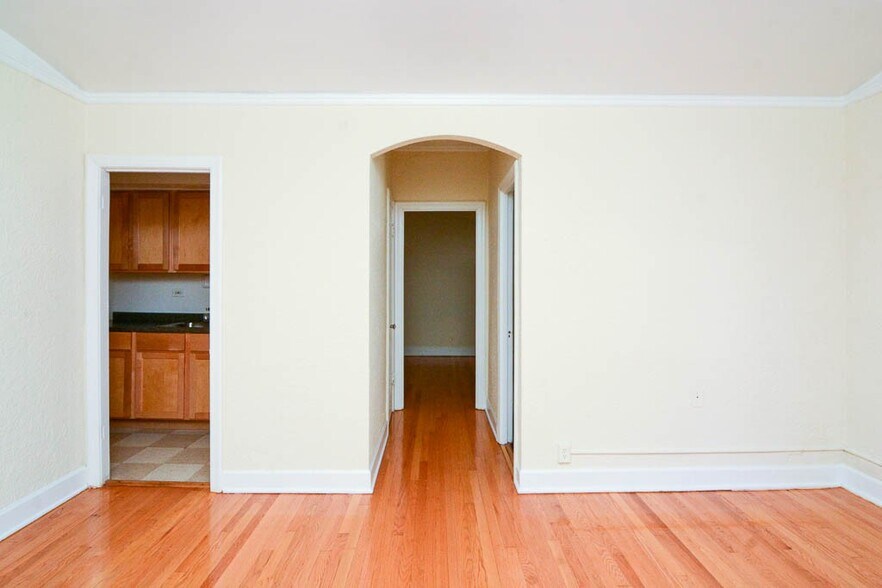 Building Photo - 541 W Arlington Pl