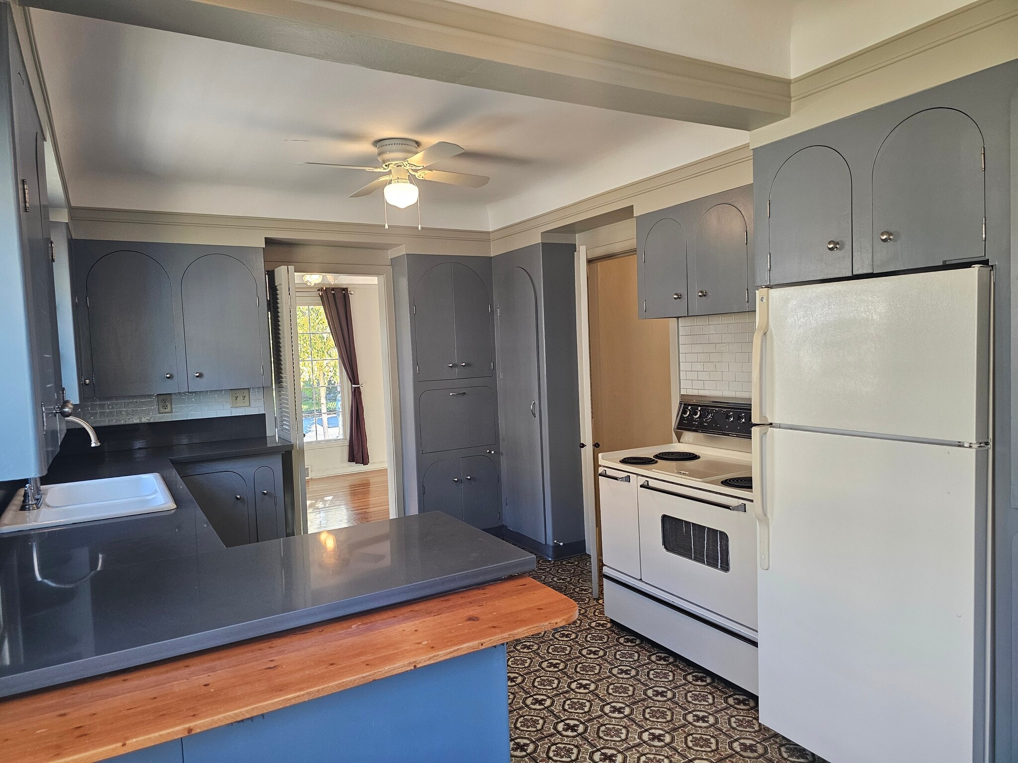 Building Photo - 6613 N Amherst St