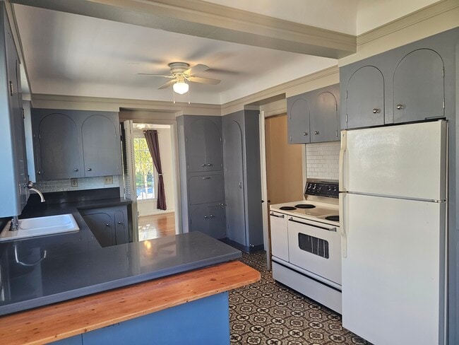 Building Photo - 6613 N Amherst St