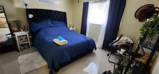 Building Photo - 1425 Arthur St