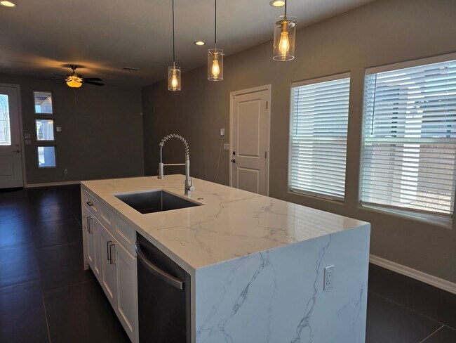 Building Photo - Beautiful new build-Never been lived in with pull through 3 car garage in Fort Mohave AZ