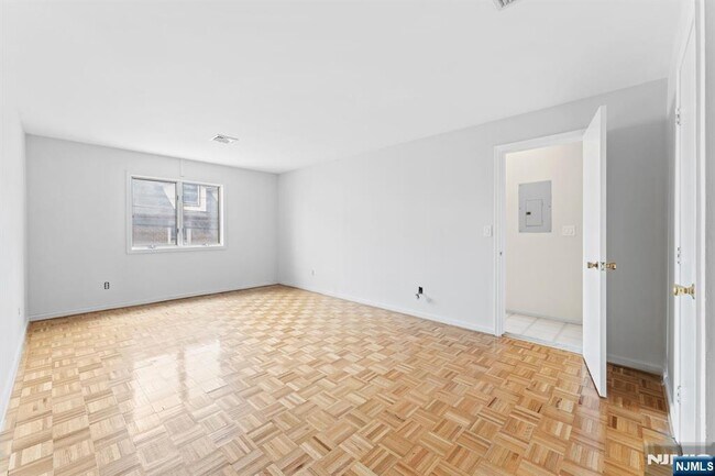 Building Photo - 314 palisade
