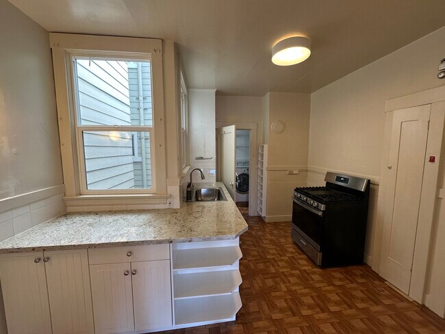 Kitchen - 302 31st Ave