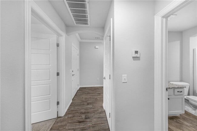 Building Photo - 4559 W Barhem Dr