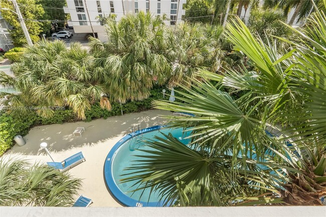 Building Photo - 9700 W Bay Harbor Dr