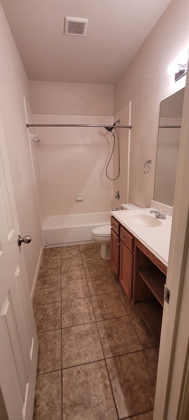 Building Photo - 217 Grooms Rd