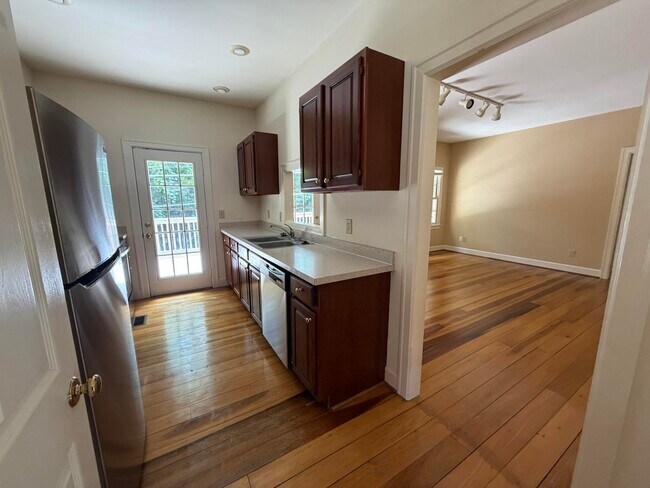 Building Photo - 1112 Pepperhill Cir