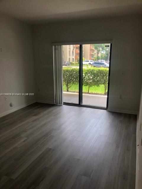 Building Photo - 9300 Fontainebleau Blvd