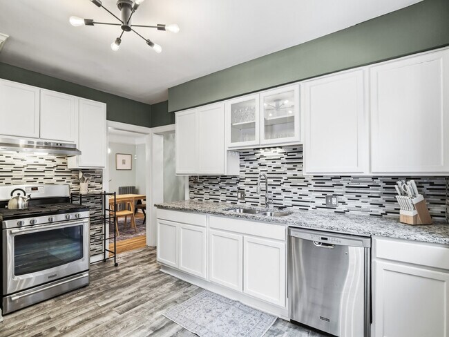 Building Photo - 3621 Silsby Rd