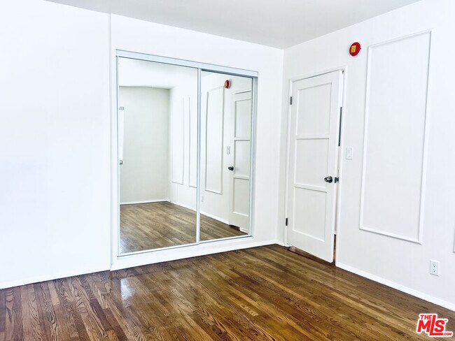 Building Photo - 1860 Alexandria Ave