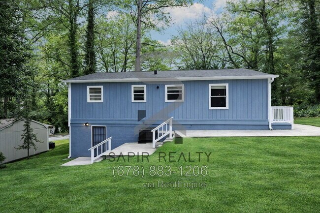 Building Photo - 2190 Swallow Cir SE