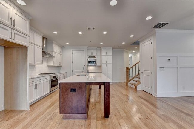 Building Photo - 341 Bailey Walk