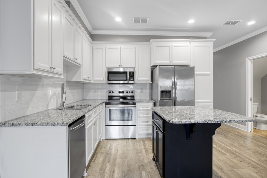 Kitchen - 16076 Echo Glen Dr