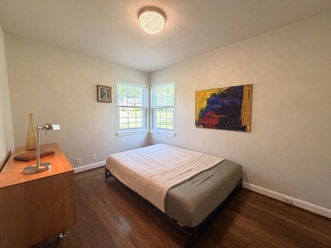 Building Photo - Hilltop Charm in Floyds Knobs – Spacious All-Brick Beauty with Room to Grow!