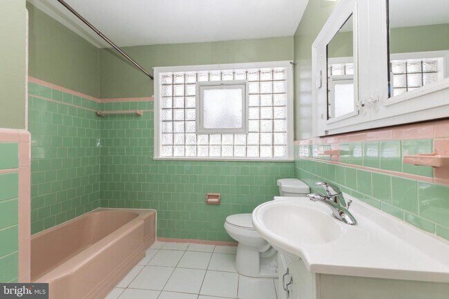 Building Photo - 7832 Martha Washington St