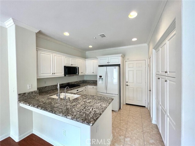 Building Photo - 140 Paseo Vista