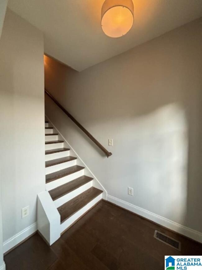 Building Photo - 978 Lennox Blvd