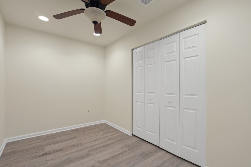 Building Photo - 7417 Wilma Ln