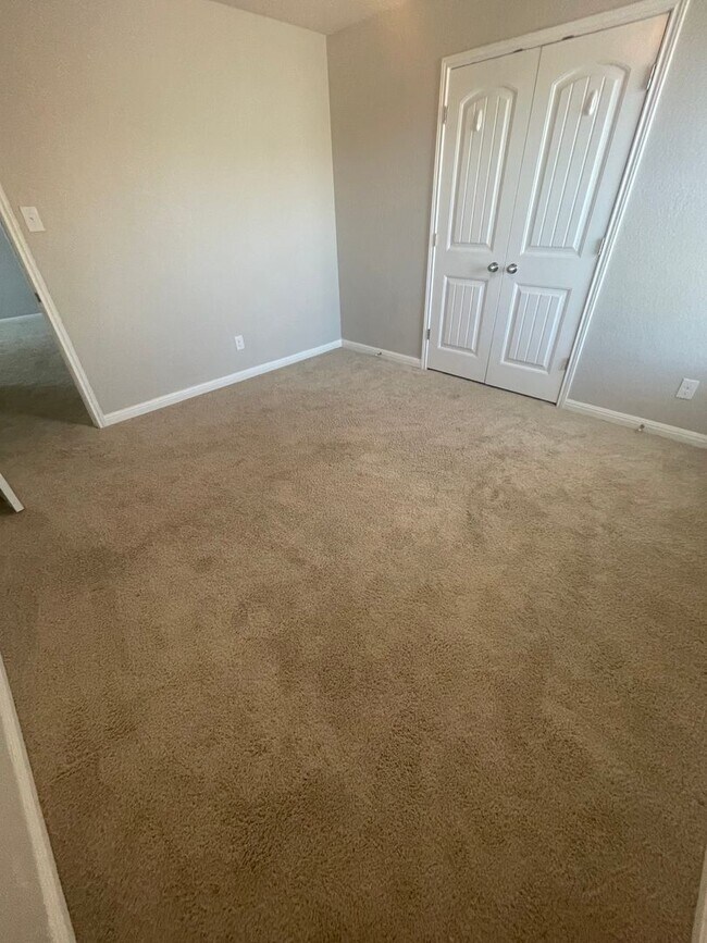 Building Photo - 22427 Carriage Bush