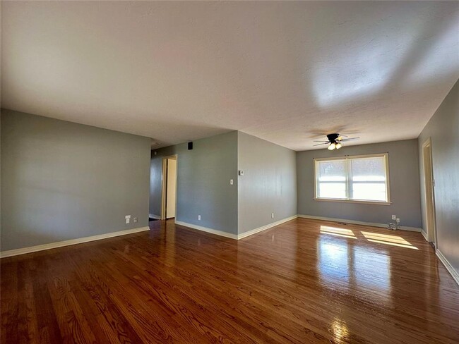 Building Photo - 1224 Westlawn Dr