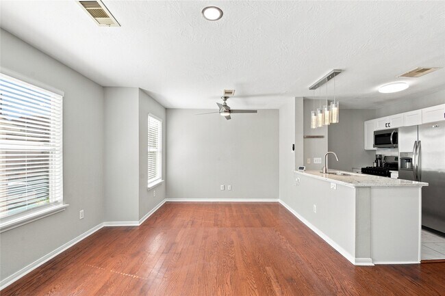 Building Photo - 1421 Ruthven St