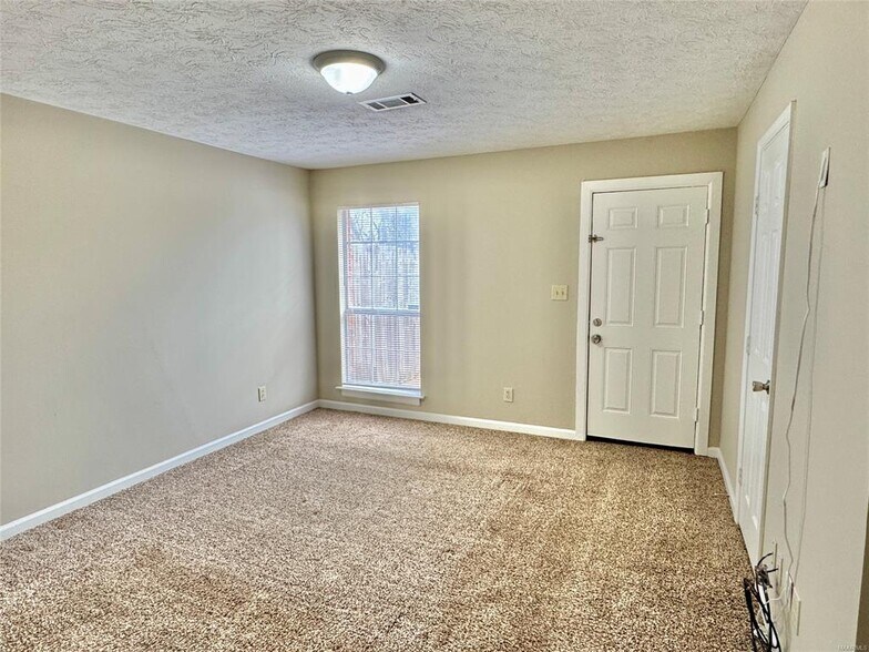 Building Photo - 5931 Brewbaker Blvd