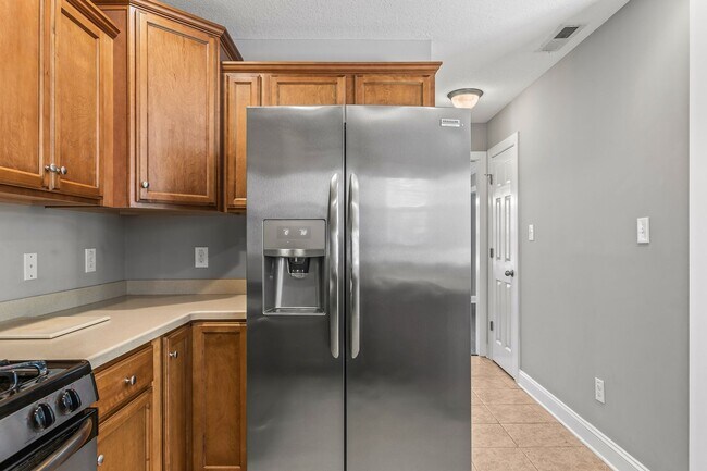 Building Photo - 907 Stagecoach Dr