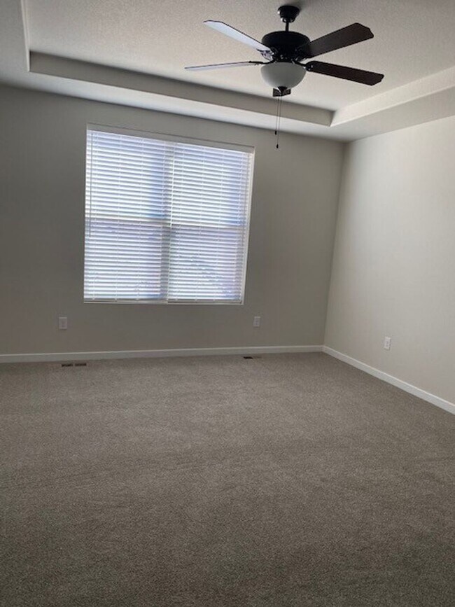 Building Photo - STUNNING 4 BED/4 BATH PATIO HOME IN FLYING HORSE!