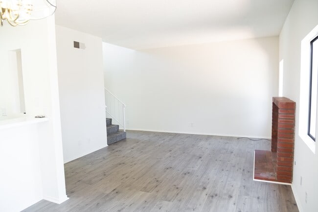 Building Photo - 215 Blackfoot Ln