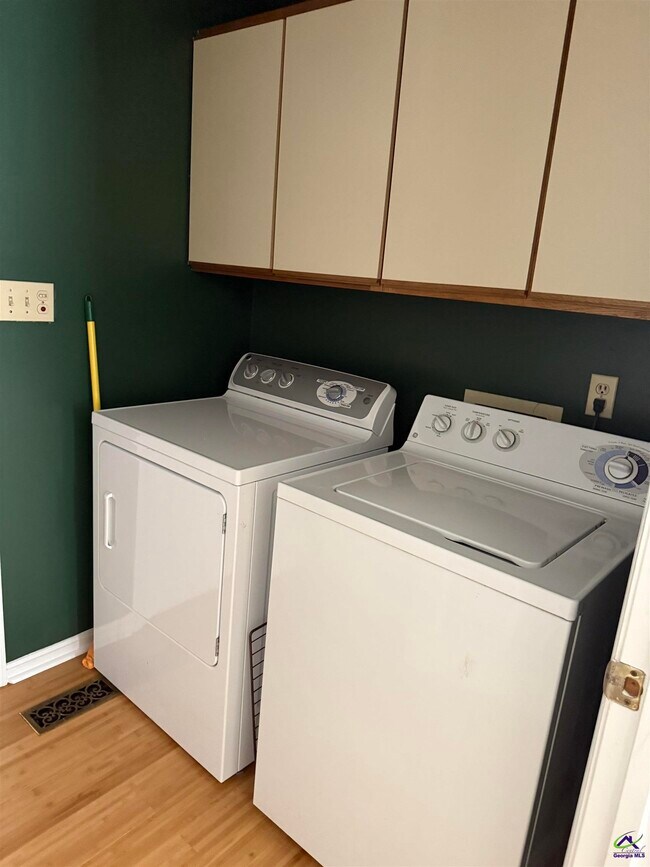 Building Photo - 421 Granada Terrace