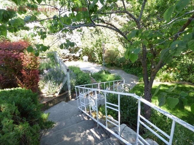 Building Photo - Beautiful 5 Bd 3.5 Ba Home in Holladay