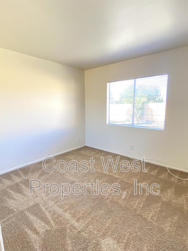 Building Photo - 6570 Oakridge Rd