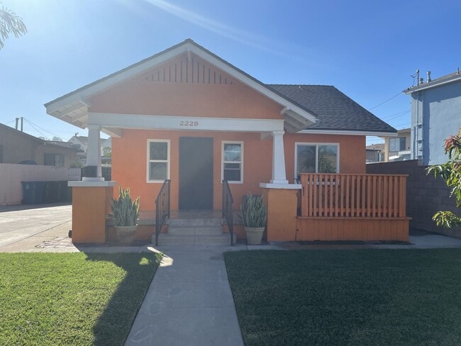 Building Photo - Wonderful Newly Remodeled 2 Bedroom House in Prime Alhambra Location