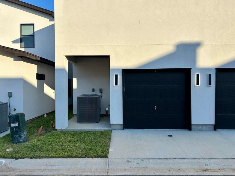 Building Photo - 8218 Casa Verde Rd