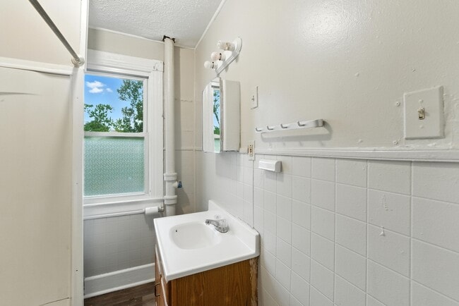 Building Photo - 5100 Berwyn Rd
