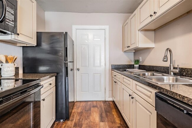 Building Photo - 5475 70th Ln N