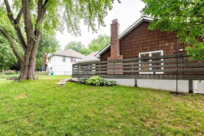 Building Photo - Beautiful 3 Bed Overland Park Ranch Home NEWLY REMODELED