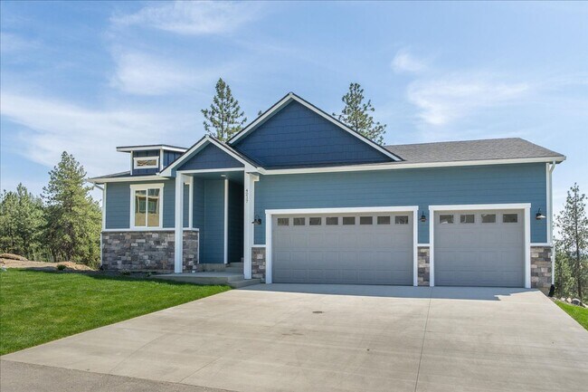 Building Photo - $3,800 - 4 Bed / 3 Bath Stunning Brand New...