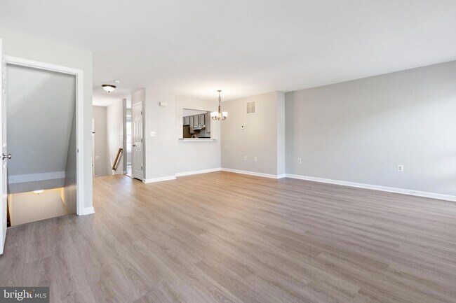 Building Photo - 104 Frazer Dr