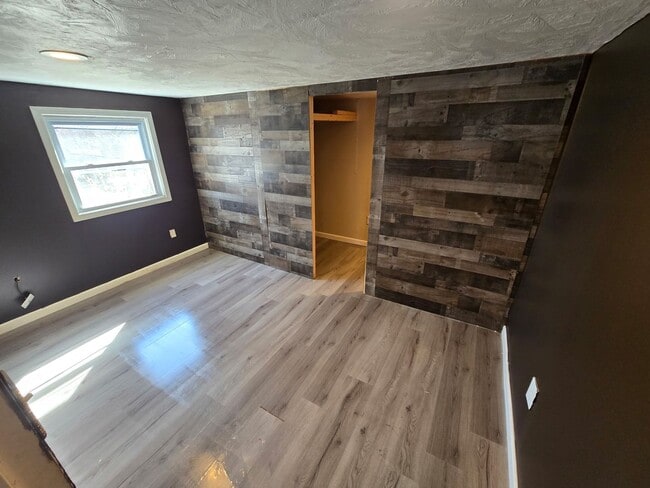 Building Photo - Four Bedroom Two Bathroom House in East Cl...