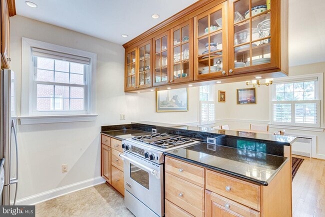 Building Photo - 609 Upland Pl