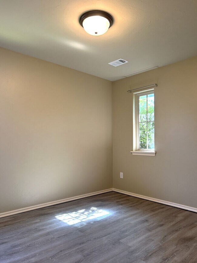 Building Photo - 9517 Crooked Creek Ln