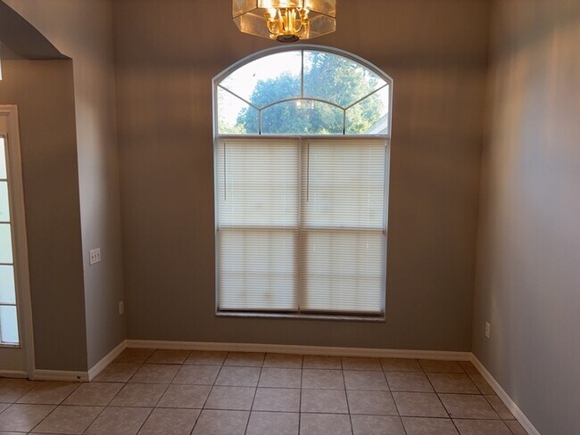 Building Photo - 6005 Jessica Dr