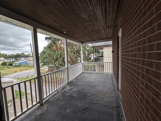 Building Photo - 68 Garber St